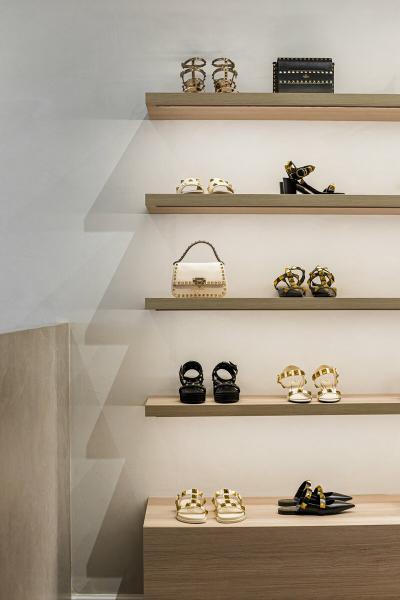 LED Beleuchtung in der Einbauleiste passt sich Möbeln flexibel an